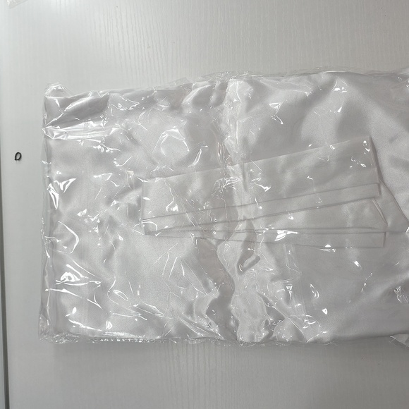 NWT White With Gold Lettering Bride Robe - Picture 2 of 2